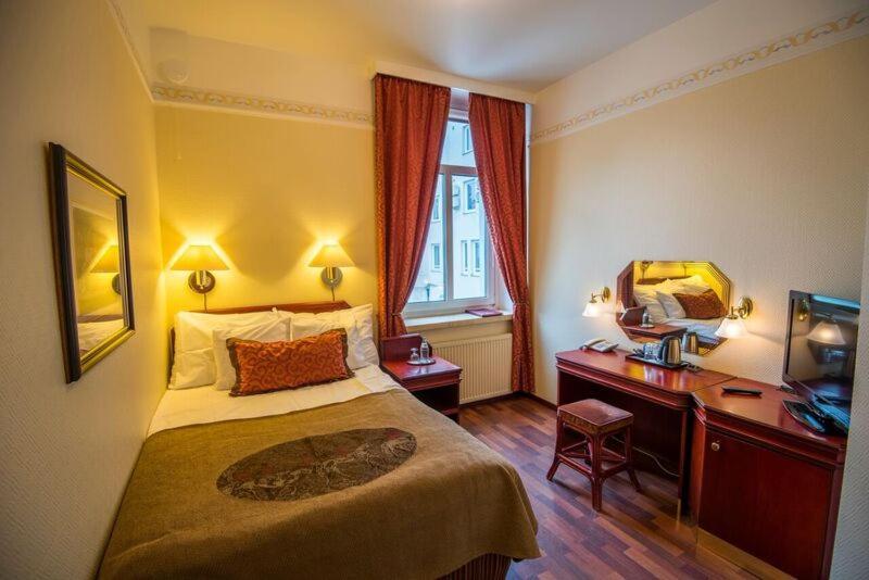 Hotel Astor Vaasa Bagian luar foto