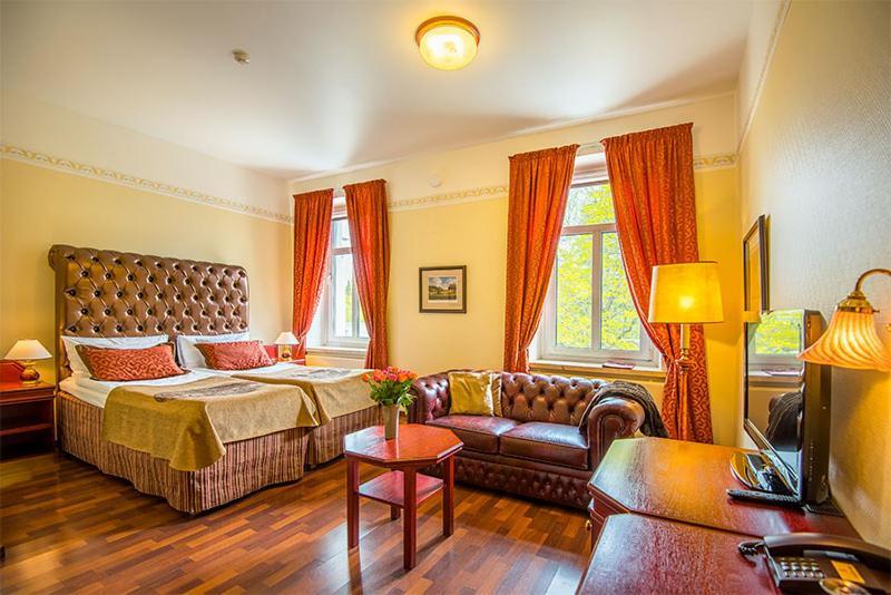 Hotel Astor Vaasa Bagian luar foto