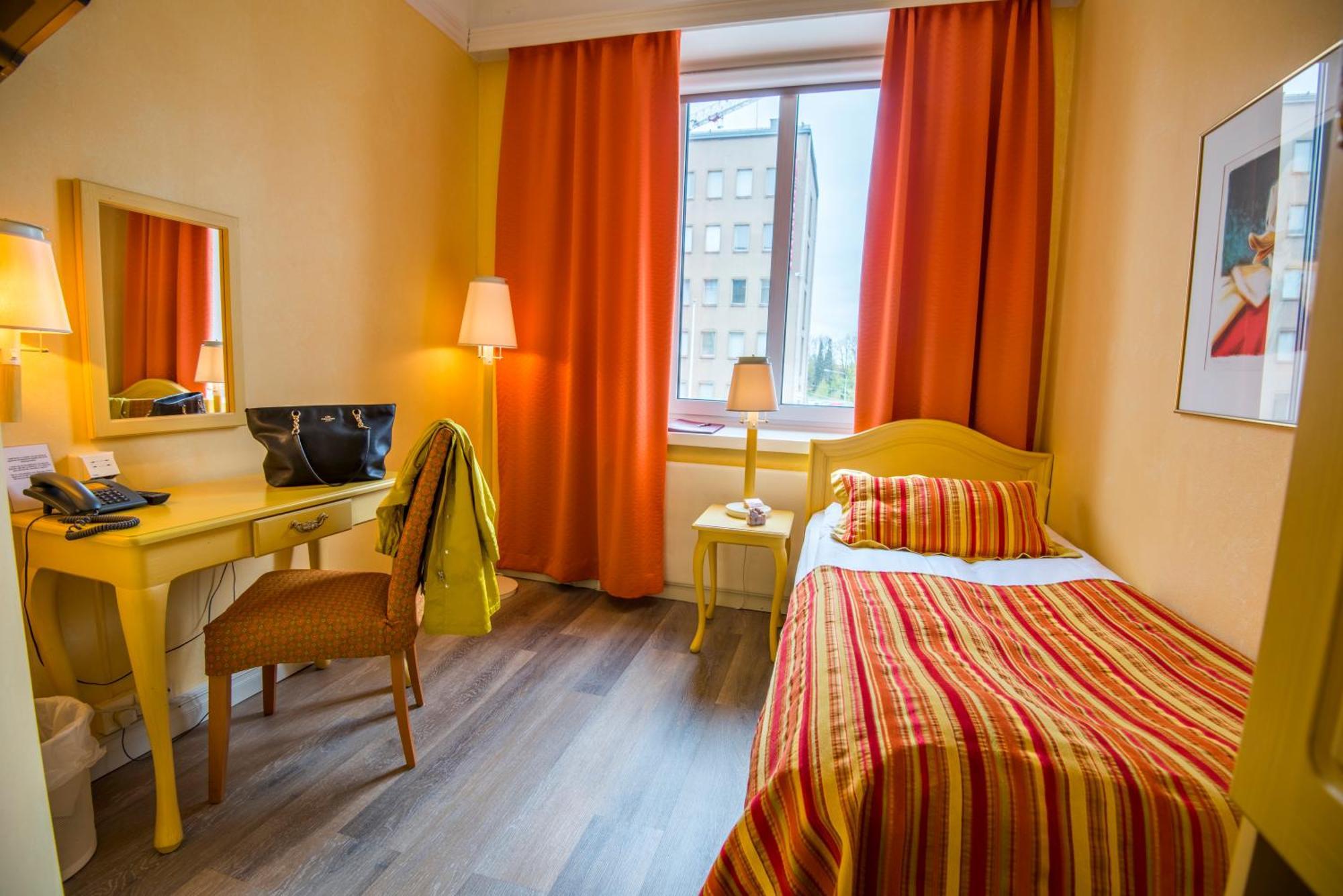 Hotel Astor Vaasa Bagian luar foto