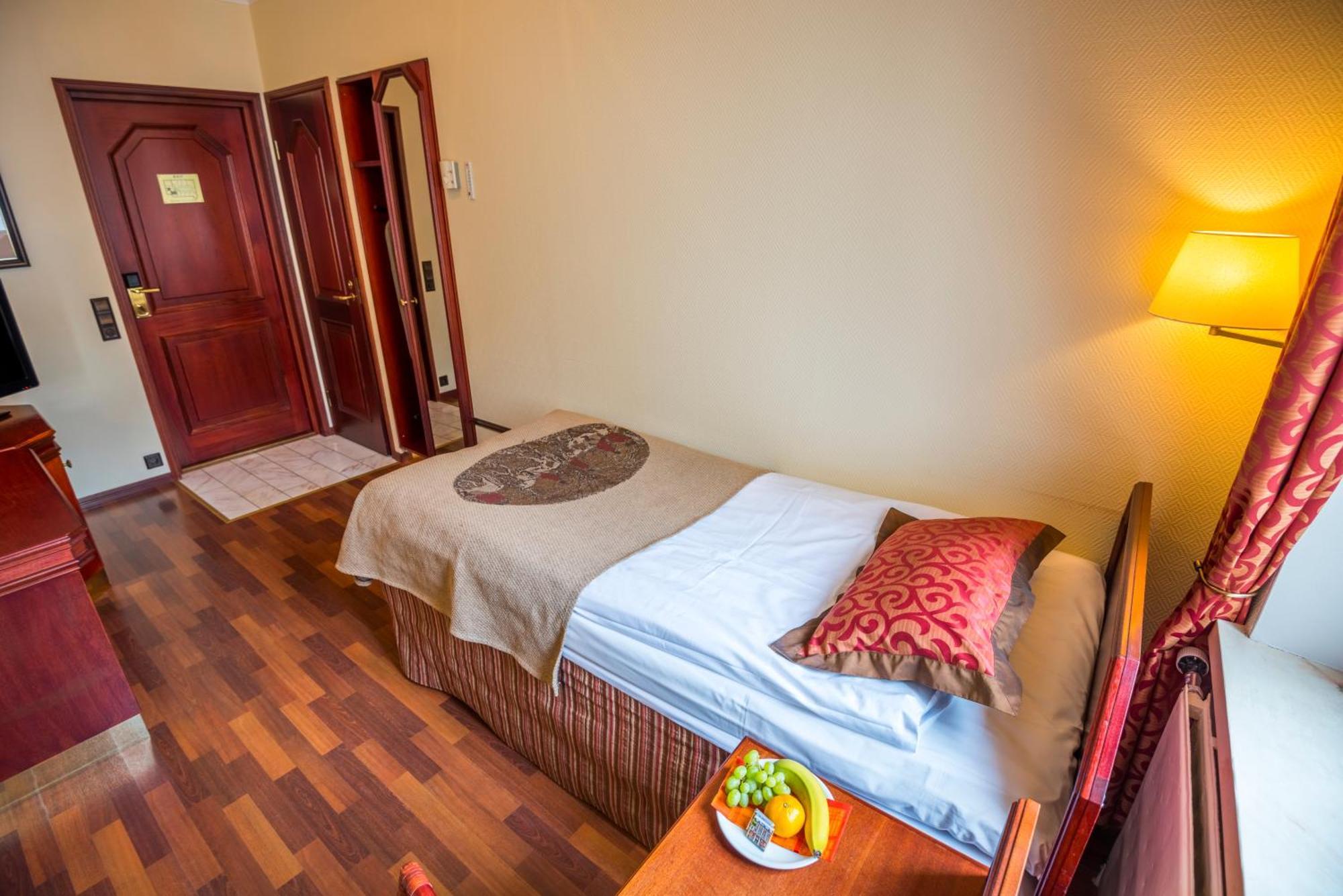 Hotel Astor Vaasa Bagian luar foto