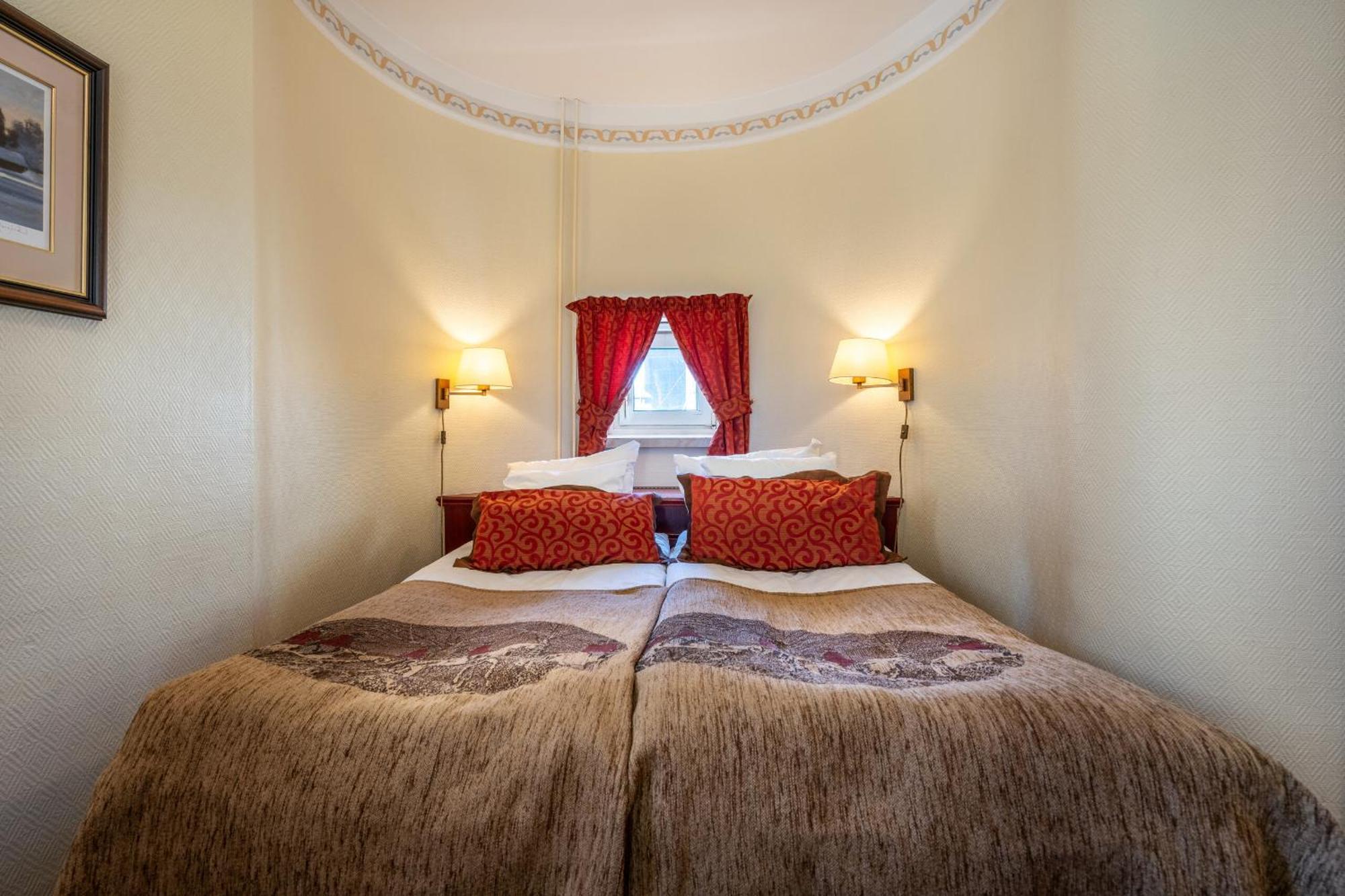Hotel Astor Vaasa Bagian luar foto