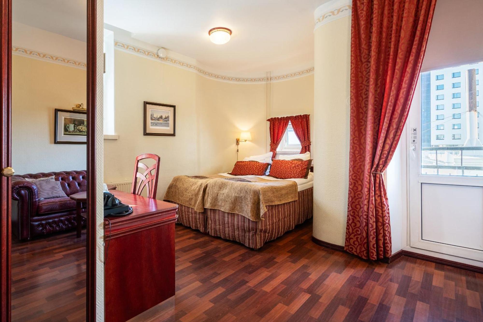 Hotel Astor Vaasa Bagian luar foto